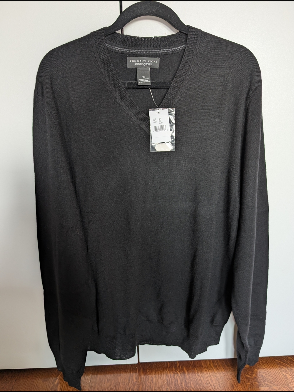 Bloomingdales the Men's Store Black V-Neck Pullover Sweater 100% Merino Wool XL